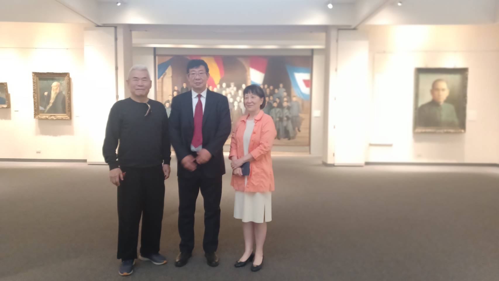 陝西師範大學游旭群校長一行等參訪華岡博物館，劉館長陪同導覽