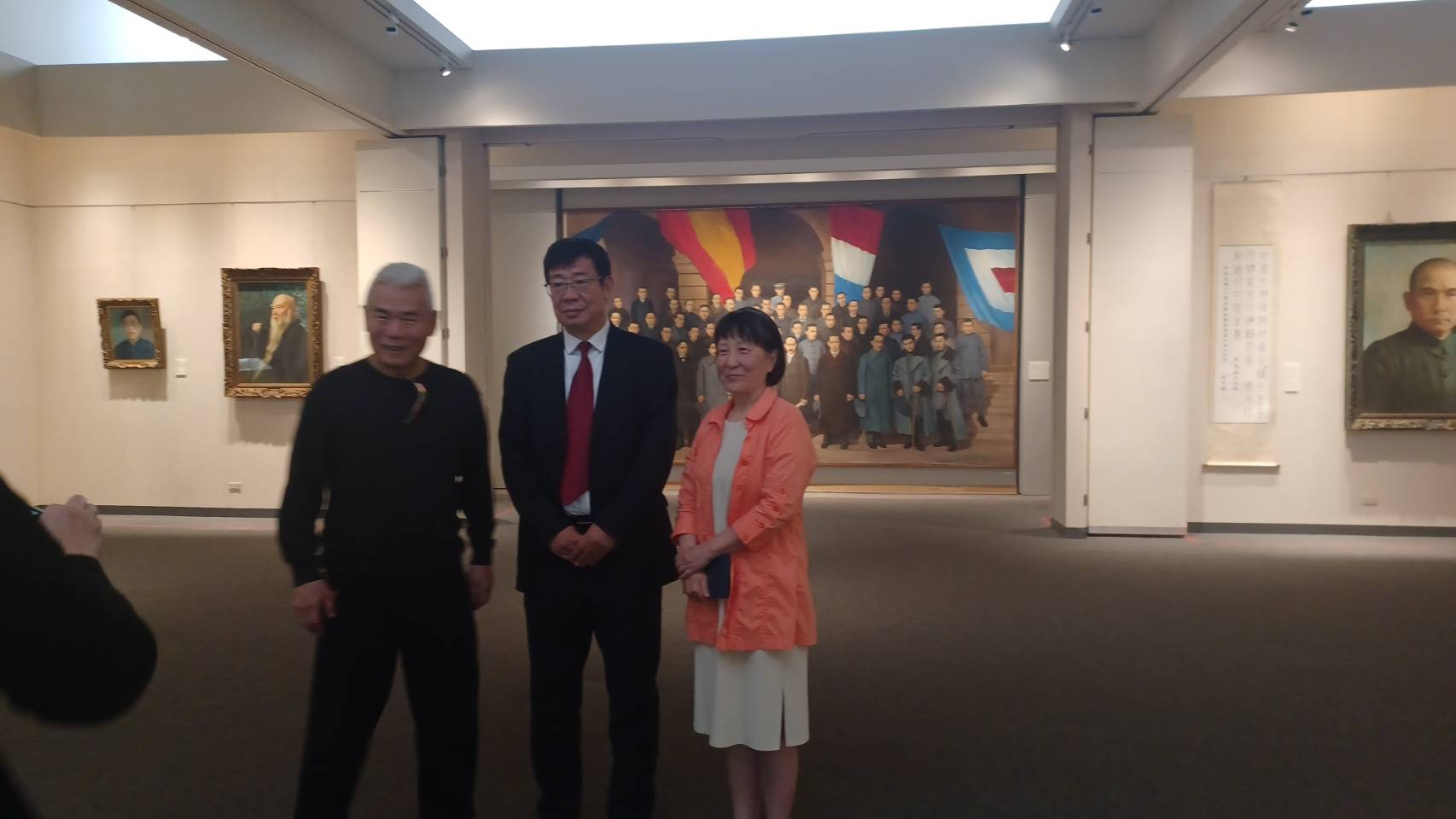 陝西師範大學游旭群校長一行等參訪華岡博物館，劉館長陪同導覽