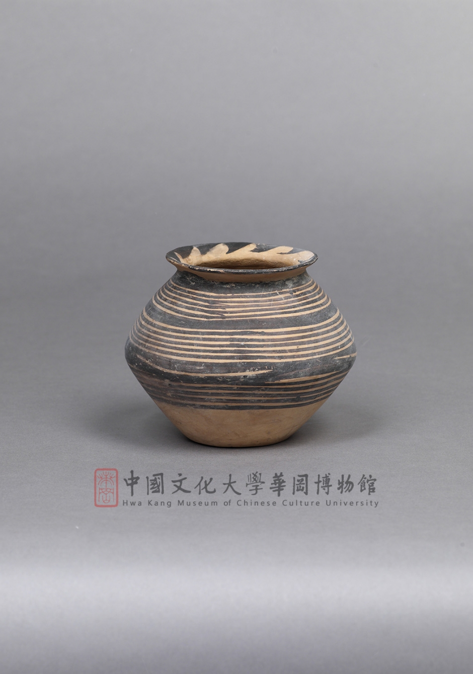 新石器時代晚期馬家窯文化彩陶水波紋罐Painted ripple pottery Jar 