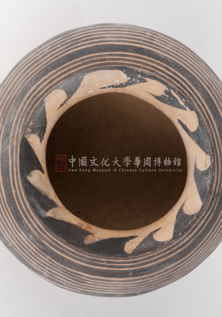 新石器時代晚期 馬家窯文化 彩陶水波紋罐 Painted ripple pottery Jar, Majiayao Culture, Neolithic Age 