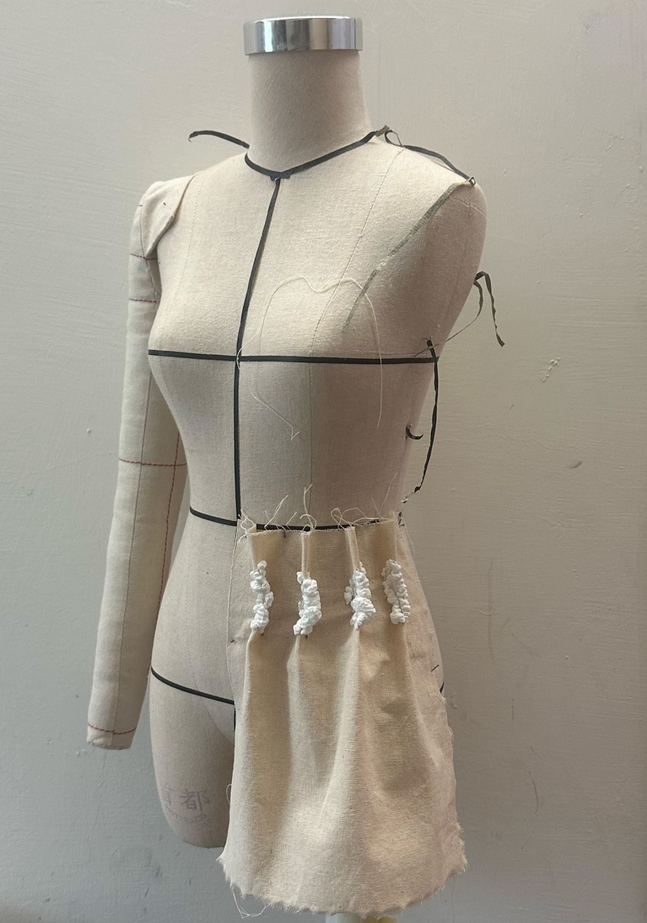 楊紫宸畢業展-解構與重構：生命之美穿梭於服裝細節