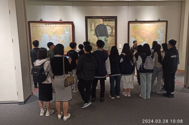 越南潘亭蓬高中一行師生家長