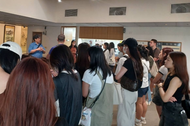 銘傳大學時尚管理學程國際學生參觀本館