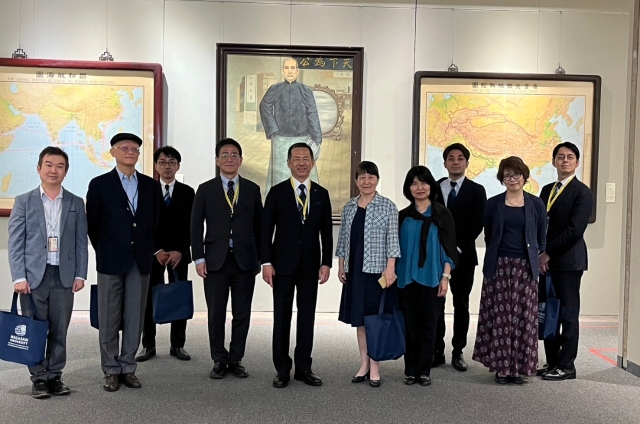 日本長崎大學校長永安武教授參觀華岡博物館