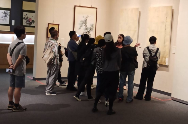 士林社大師生來館參觀「現代文藝復興展二部曲」