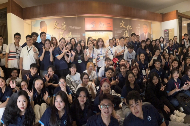 越南孫德勝大學，經濟學院院長等師長4位及學生共89位參訪博物館