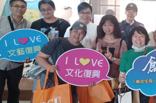 新北市淡江高中老師由本校招生組同仁陪同，一行等計有150人參觀博物館及歐豪年美術館