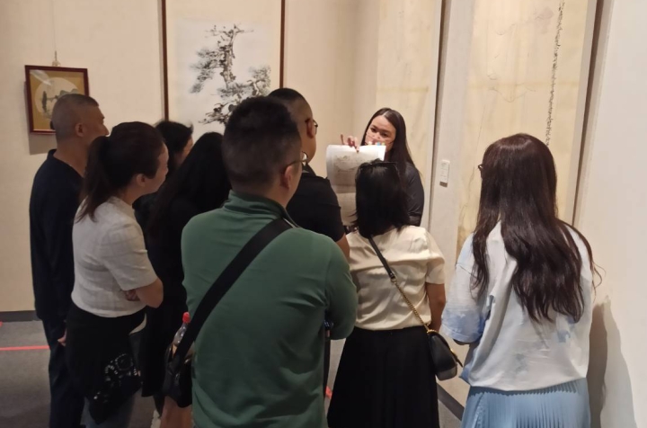 華南歷史碩士班師生於3月29日下午參觀本館