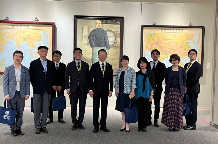 日本長崎大學校長永安武教授參觀華岡博物館