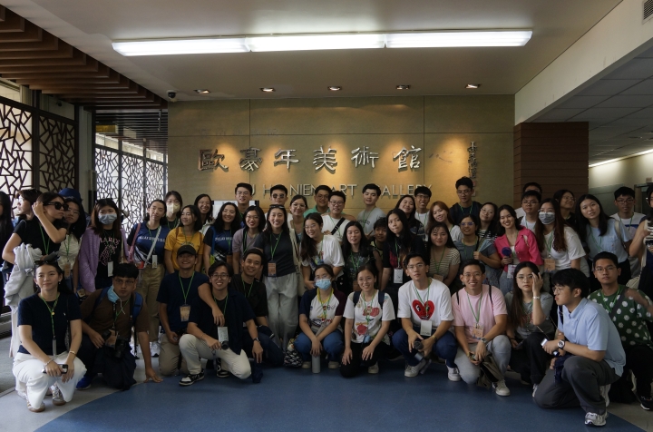 救國團菲律賓各大學學生等約190人參觀歐豪年美術館及華岡博物館歷代陶瓷、民俗文物常設展。