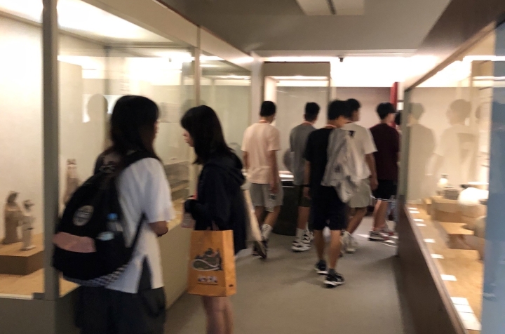 高雄中正高中師生等27位來訪