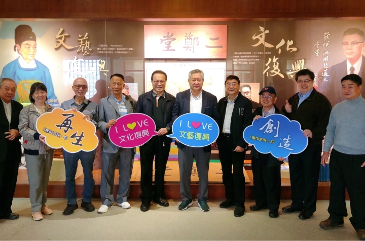 校友返校節校友總會、海洋系校友會和台中校友會參觀博物館