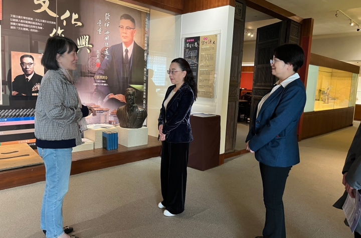 貴州大學張軼副處長與王劫丹副主任參訪博物館