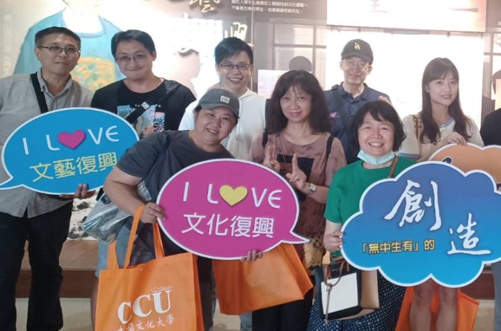 新北市淡江高中老師由本校招生組同仁陪同，一行等計有150人參觀博物館及歐豪年美術館