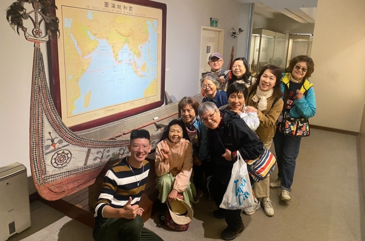 電機系校友一行等10人參訪博物館